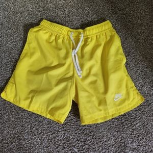 Nike Woven Shorts, Yellow. Small
